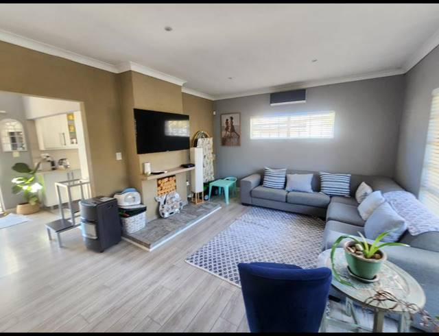 3 BEDROOM HOUSE FOR SALE IN BRACKENHURST